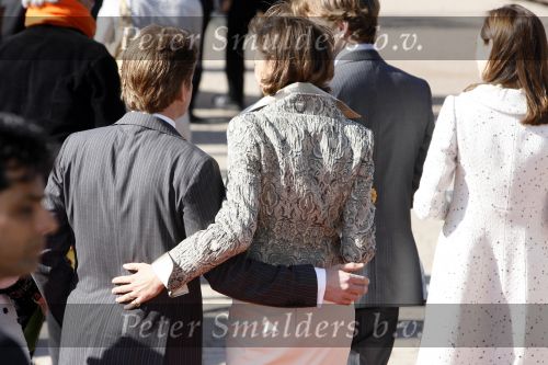 Woudrichem Den Bosch 30 april 2007
Koningin Beatrix Prins Willem Alexander Prins Friso mabel Wisse Smit Prins Constantijn Prinses Laurentien Prinses Margriet Pieter v Vollenhoven Prins Maurits Prinses Marilene Prins Bernhard jr Prinses Annette Prins Pieter Christiaan Prinses  Anita Prins Floris en Prinses Aimee koninginnedag 2007