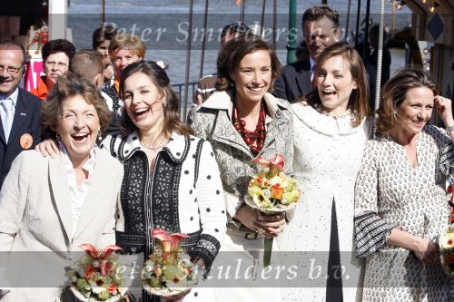 Woudrichem Den Bosch 30 april 2007
Koningin Beatrix Prins Willem Alexander Prins Friso mabel Wisse Smit Prins Constantijn Prinses Laurentien Prinses Margriet Pieter v Vollenhoven Prins Maurits Prinses Marilene Prins Bernhard jr Prinses Annette Prins Pieter Christiaan Prinses  Anita Prins Floris en Prinses Aimee koninginnedag 2007
