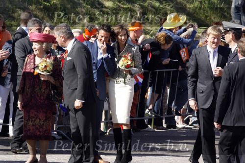 Woudrichem Den Bosch 30 april 2007
Koningin Beatrix Prins Willem Alexander Prins Friso mabel Wisse Smit Prins Constantijn Prinses Laurentien Prinses Margriet Pieter v Vollenhoven Prins Maurits Prinses Marilene Prins Bernhard jr Prinses Annette Prins Pieter Christiaan Prinses  Anita Prins Floris en Prinses Aimee koninginnedag 2007