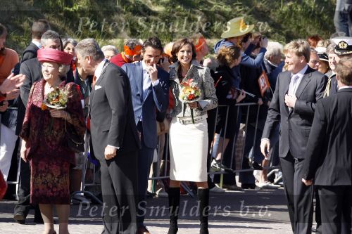 Woudrichem Den Bosch 30 april 2007
Koningin Beatrix Prins Willem Alexander Prins Friso mabel Wisse Smit Prins Constantijn Prinses Laurentien Prinses Margriet Pieter v Vollenhoven Prins Maurits Prinses Marilene Prins Bernhard jr Prinses Annette Prins Pieter Christiaan Prinses  Anita Prins Floris en Prinses Aimee koninginnedag 2007