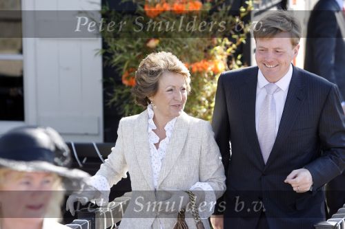 Woudrichem Den Bosch 30 april 2007
Koningin Beatrix Prins Willem Alexander Prins Friso mabel Wisse Smit Prins Constantijn Prinses Laurentien Prinses Margriet Pieter v Vollenhoven Prins Maurits Prinses Marilene Prins Bernhard jr Prinses Annette Prins Pieter Christiaan Prinses  Anita Prins Floris en Prinses Aimee koninginnedag 2007
Peter Smulders bv