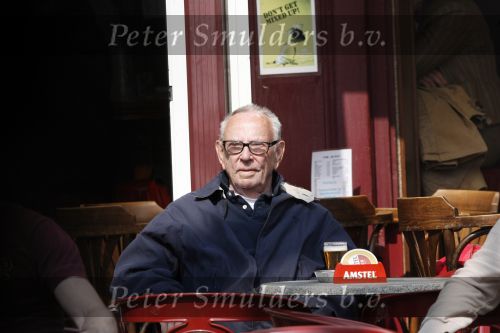 Amsterdam 12 april 2007
Rijk de Gooyer op een terras bij cafe de zon in amsterdam