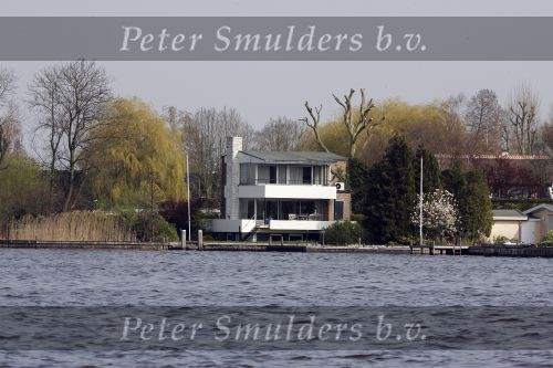 Breukeleveen 6 april 2007
Huizen aan het water van bekende nederlanders. Ron Brandsteder.
