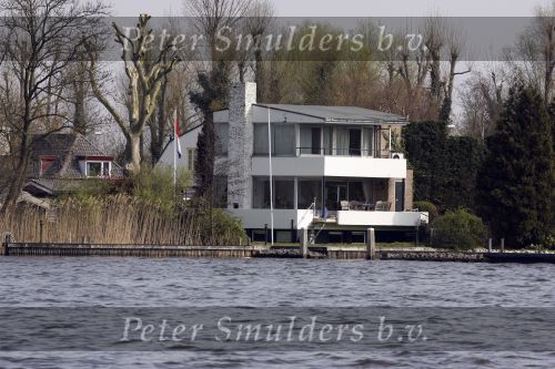 Breukeleveen 6 april 2007
Huizen aan het water van bekende nederlanders. Ron Brandsteder.