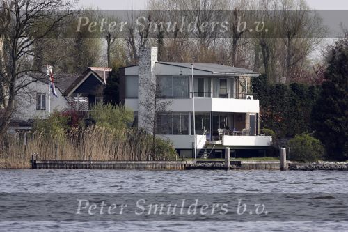 Breukeleveen 6 april 2007
Huizen aan het water van bekende nederlanders. Ron Brandsteder.