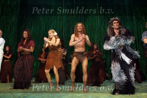 Scheveningen 15 april 2007
Premiere Tarzan in het circus theater. Chantal Janzen Ron Linjk Chaira Borderslee Jeroen Phaff