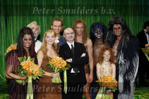 Scheveningen 15 april 2007
Premiere Tarzan in het circus theater. Chantal Janzen Ron Linjk Chaira Borderslee Jeroen Phaff Clayton Peroti Hans Ligtvoet Arie Rustenburg tim Koper en Phil Collins