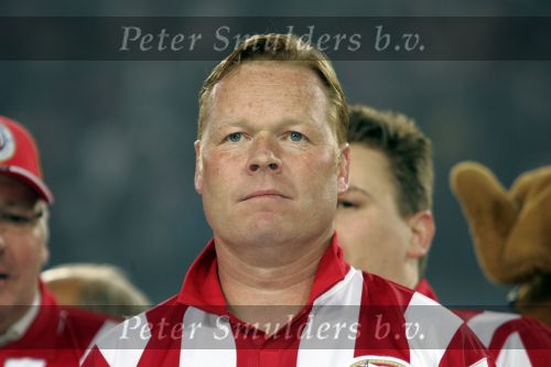 Eindhoven, 1 Mei 2007 Hulding Selektie van PSV in het PSV-stadion 2 dagen nadat zij voor de 20e maal kampioen zijn geworden van Nederland
Trainer Ronald Koeman kreeg veel bijval van de 35000 toeschouwers