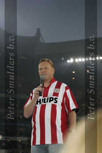 Eindhoven, 1 Mei 2007 Hulding Selektie van PSV in het PSV-stadion 2 dagen nadat zij voor de 20e maal kampioen zijn geworden van Nederland
Trainer Ronald Koeman kreeg veel bijval van de 35000 toeschouwers