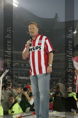 Eindhoven, 1 Mei 2007 Hulding Selektie van PSV in het PSV-stadion 2 dagen nadat zij voor de 20e maal kampioen zijn geworden van Nederland
Trainer Ronald Koeman kreeg veel bijval van de 35000 toeschouwers