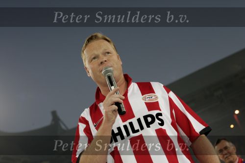 Eindhoven, 1 Mei 2007 Hulding Selektie van PSV in het PSV-stadion 2 dagen nadat zij voor de 20e maal kampioen zijn geworden van Nederland
Trainer Ronald Koeman kreeg veel bijval van de 35000 toeschouwers