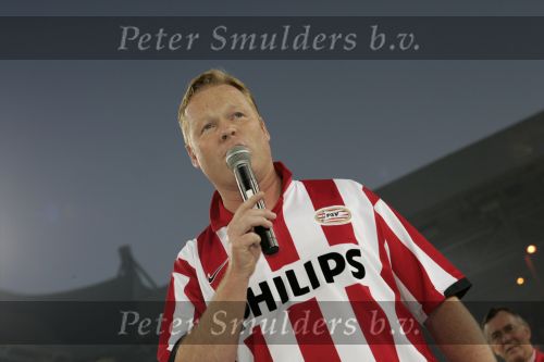 Eindhoven, 1 Mei 2007 Hulding Selektie van PSV in het PSV-stadion 2 dagen nadat zij voor de 20e maal kampioen zijn geworden van Nederland
Trainer Ronald Koeman kreeg veel bijval van de 35000 toeschouwers