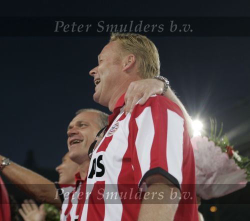 Eindhoven, 1 Mei 2007 Hulding Selektie van PSV in het PSV-stadion 2 dagen nadat zij voor de 20e maal kampioen zijn geworden van Nederland
Trainer Ronald Koeman kreeg veel bijval van de 35000 toeschouwers