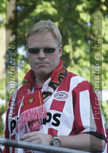 Eindhoven, 1 Mei 2007 Hulding Selektie van PSV in het PSV-stadion 2 dagen nadat zij voor de 20e maal kampioen zijn geworden van Nederland
Trainer Ronald Koeman kreeg veel bijval van de 35000 toeschouwers