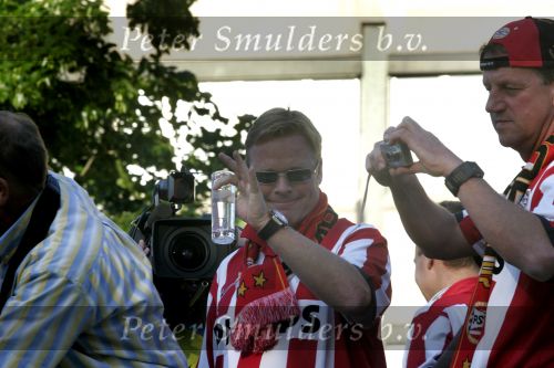 Eindhoven, 1 Mei 2007 Hulding Selektie van PSV in het PSV-stadion 2 dagen nadat zij voor de 20e maal kampioen zijn geworden van Nederland
Trainer Ronald Koeman kreeg veel bijval van de 35000 toeschouwers