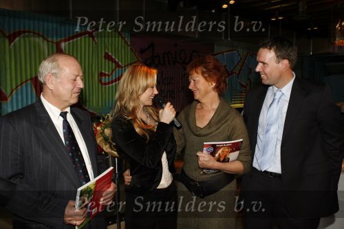 Amsterdam 30 november 2006
Presentatie boek Sonja Bakker bij restaurant Fifteen.Sonja met ouders en man