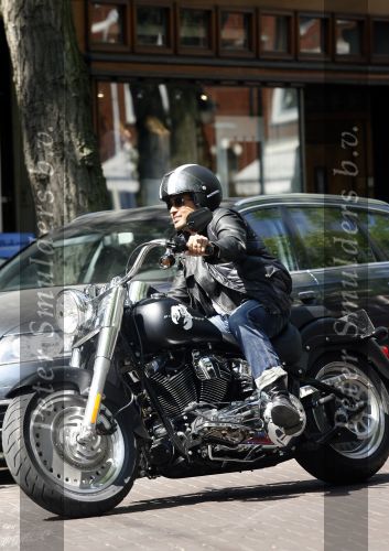 Amsterdam 5 mei 2007
Steve te Pas en zijn vrouw Maria Kooistra op harley Davidson op de cornelis schuytstraat.