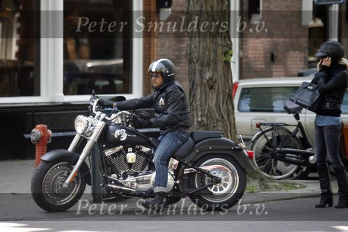 Amsterdam 5 mei 2007
Steve te Pas en zijn vrouw Maria Kooistra op harley Davidson op de cornelis schuytstraat.