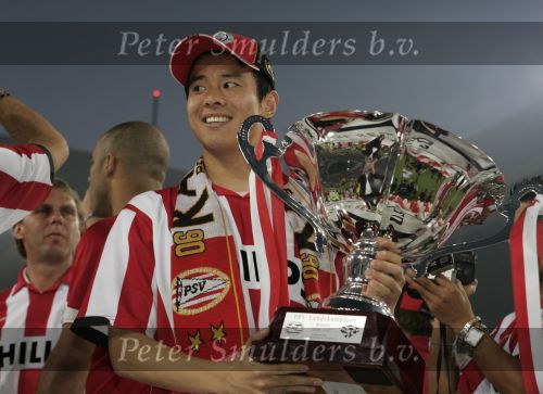 Eindhoven, 2 Mei 2007 Twee dagen na het onverwachte landskampioenschap van PSV Seizoen 2006/2007 was er een huldiging voor de PSV Selektie.
Op de foto Sun Xiang