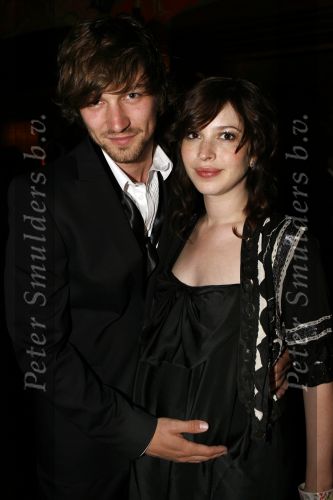 Amsterdam 7 mei 2007
Premiere amerikaanse uitvoering van de film interview in Tuschinski. Tara Elders zwanger met Michiel Huisman