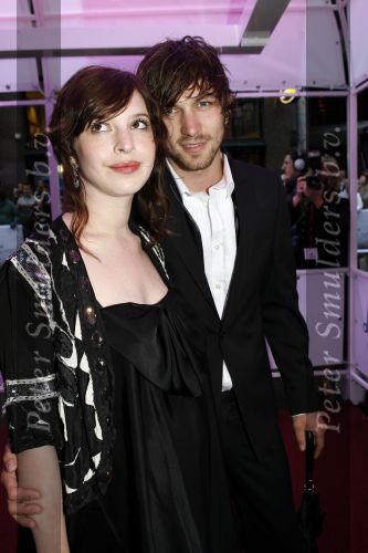 Amsterdam 7 mei 2007
Premiere amerikaanse film interview in Tuschinski. Tara Elders zwanger met vriend Michiel Huisman