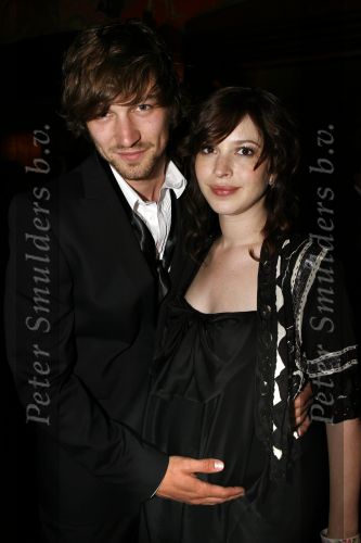 Amsterdam 7 mei 2007
Premiere amerikaanse uitvoering van de film interview in Tuschinski. Tara Elders zwanger met Michiel Huisman