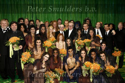 Scheveningen 15 april 2007
Premiere Tarzan in het circus theater. Chantal Janzen Ron Linjk Chaira Borderslee Jeroen Phaff Clayton Peroti Hans Ligtvoet Arie Rustenburg tim Koper en Phil Collins