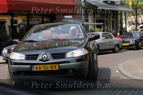 Amsterdam 25 april 2007
Tjeerd Oosterhuis in zijn renault cabrio.