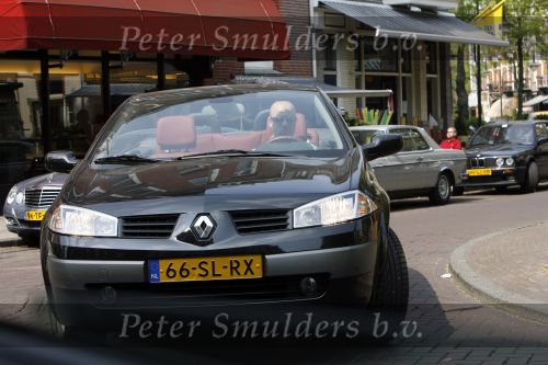 Amsterdam 25 april 2007
Tjeerd Oosterhuis in zijn renault cabrio.