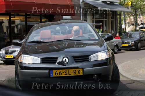 Amsterdam 25 april 2007
Tjeerd Oosterhuis in zijn renault cabrio.