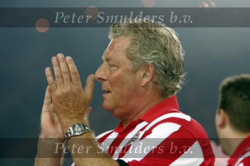Eindhoven, 2 Mei 2007 Twee dagen na het onverwachte landskampioenschap van PSV Seizoen 2006/2007 was er een huldiging voor de PSV Selektie.
Op de foto assistent-trainer Tonny Bruins Slot