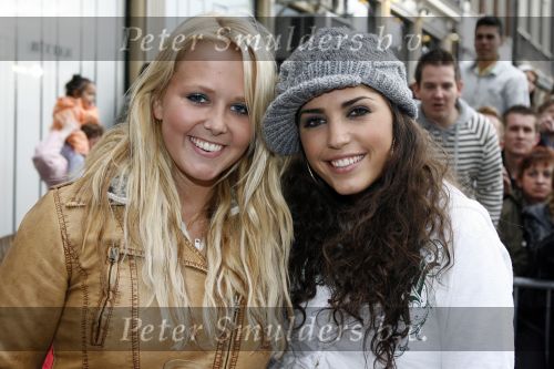 Amersfoort 29 mei 2007
Tros zomerfeest op plein in Amersfoort. Monique Smit en Yolanthe Cabau v Kasbergen
Peter Smulders bv