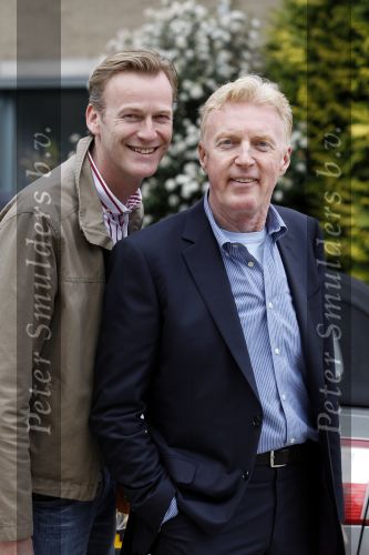 Laren 19 april 2010
Presentatie boek en de 85 e verjaardag van Johnny Kraaijkamp sr in het Rosa Spier huis. Andre v Duin met Martin
Peter Smulders bv