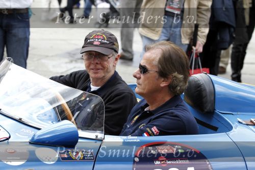 Brescia 6 mei 2010
Mille Miglia in brescia. Arie Luyendijk met speciale Indy 500 ring rijden in porsche spyder van State of art.
Peter Smulders bv