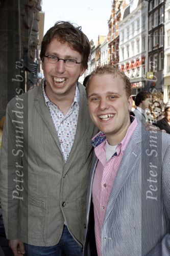 Amsterdam 18 april 2010
Premiere Wickie de Viking in Tuschinski. Adje Arijan v Bavel met vriend en neefjes
Peter Smulders bv