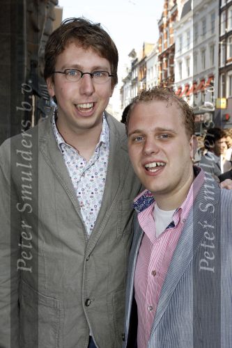 Amsterdam 18 april 2010
Premiere Wickie de Viking in Tuschinski. Adje Arijan v Bavel met vriend en neefjes
Peter Smulders bv