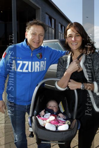 Abcoude 22 april 2010
Opening nieuwe pand Marco Borsato in Abcoude. Armando Borsato met Vanessa en dochtertje
Peter Smulders bv