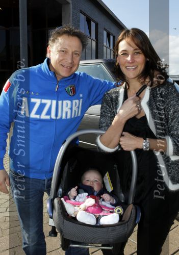 Abcoude 22 april 2010
Opening nieuwe pand Marco Borsato in Abcoude. Armando Borsato met Vanessa en dochtertje
Peter Smulders bv