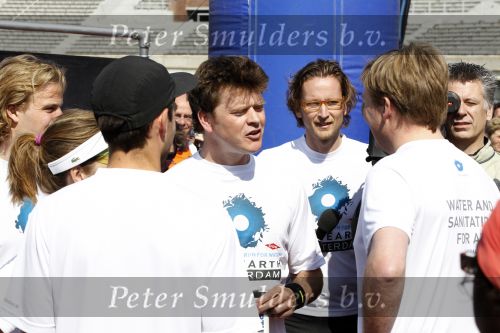 Amsterdam 18 april 2010
Prins Willem Alexander neemt deel aan Run for water vanuit het Olympisch stadion. Beau v Erven Dorens met PWA
Peter Smulders bv