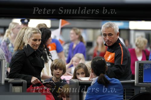Noordwijk en Schiphol 19 mei 2010
Vertrek Nederlands elftal met vrouwen en kinderen naar Oostenrijk voor trainingskamp ivm WK voetbal. Bert v Marwijk met vrouw en dochter Andra en kleinkinderen
Peter Smulders bv