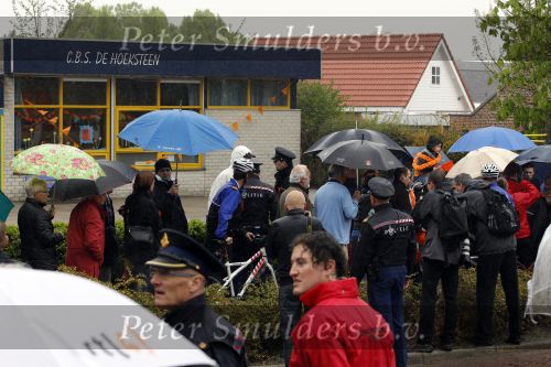 Wemeldinge/Middelburg  30 april 2010
Koningin Beatrix Prins Willem Alexander Prinses Maxima Prins Friso Prinses mabel Wisse Smit Prins Constantijn Prinses laurentien Pieter v Vollenhoven Prinses Margriet Prins Bernhard jr en Prinses Annette Prins Pieter Christiaan Prinses Anita Prins Floris en Prinses Aimee vieren koninginnedag. Beveiliging met speciaal schild
Peter Smulders bv