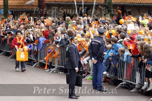 Wemeldinge/Middelburg  30 april 2010
Koningin Beatrix Prins Willem Alexander Prinses Maxima Prins Friso Prinses mabel Wisse Smit Prins Constantijn Prinses laurentien Pieter v Vollenhoven Prinses Margriet Prins Bernhard jr en Prinses Annette Prins Pieter Christiaan Prinses Anita Prins Floris en Prinses Aimee vieren koninginnedag. Beveiliging met speciaal schild
Peter Smulders bv