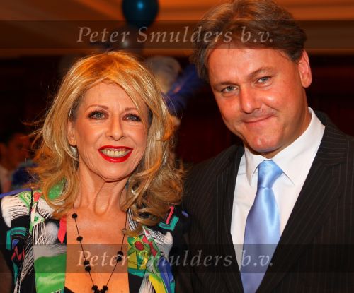 Noordwijk, 2 Mei 2010 Hotel van Oranje, Feest Gerard Joling t.g.v.
het 25 jaar artiesten jubileum
Bonnie St Clair met man
Foto Peter Smulders BV