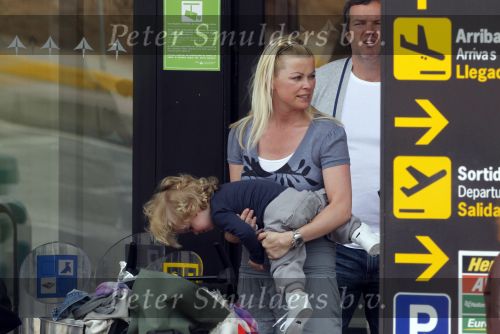 Ibiza 1 mei 2010
Bridget Maaland en haar zoontje Mees arriveren op vliegveld Ibiza samen met Moon Verkaart en haar vriend.
Peter Smulders bv