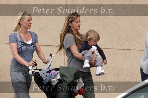 Ibiza 1 mei 2010
Bridget Maaland en haar zoontje Mees arriveren op vliegveld Ibiza samen met Moon Verkaart en haar vriend.
Peter Smulders bv