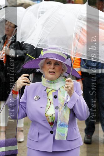 Wemeldinge/Middelburg  30 april 2010
Koningin Beatrix Prins Willem Alexander Prinses Maxima Prins Friso Prinses mabel Wisse Smit Prins Constantijn Prinses laurentien Pieter v Vollenhoven Prinses Margriet Prins Bernhard jr en Prinses Annette Prins Pieter Christiaan Prinses Anita Prins Floris en Prinses Aimee vieren koninginnedag. Carla Peijs
Peter Smulders bv