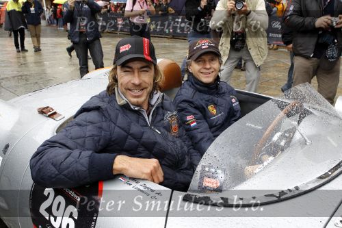 Brescia 6 mei 2010
Mille Miglia in brescia. Jan Lammers en Chris Zegers rijden in porsche spyder van State of art.
Peter Smulders bv