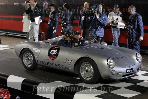 Brescia 6 mei 2010
Mille Miglia in brescia. Jan Lammers en Chris Zegers rijden in porsche spyder van State of art.
Peter Smulders bv
