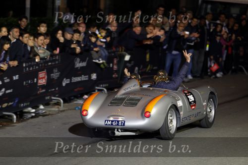 Brescia 6 mei 2010
Mille Miglia in brescia. Jan Lammers en Chris Zegers rijden in porsche spyder van State of art.
Peter Smulders bv
