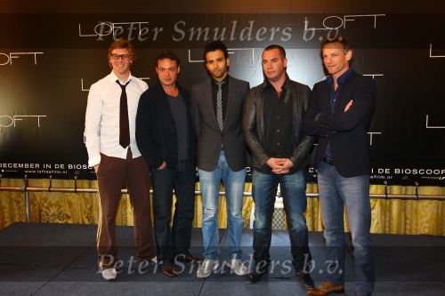 Amsterdam, 28 April 2010
Persconferentie Nieuwe Nederlandse Speelfilm LOFT waarvan de premiere is in December 2010.
Crew LOFT met o.a.: Antoinette Beumer ( regisseur ),Baary Atsma als Matthias, Fedja v Huet als Bart, Jeroen v Koningsbrugge als Willem, Gijs Naber als Rob, Chico Kenzari als Tom, Anna Drijver als Ann Marai, Sallie Harmsen als Sarah, Katja Herbers als Marjolein, Kim v Kooten als Nathalie, Hadewych Minis als Eva, Lies Visschedijk als Annette, Carolien Spoor als Kimmy en Jamie Grant als Linda
Foto Peter Smulders BV